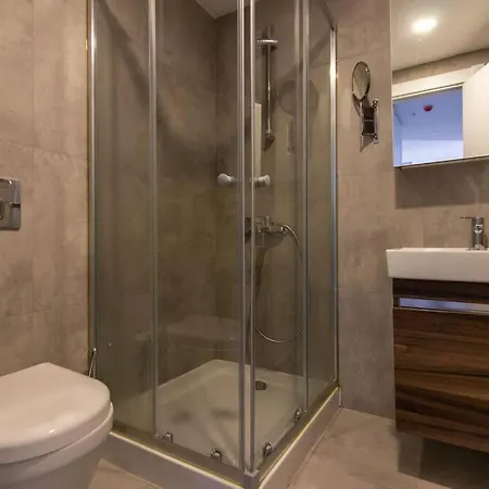 Trendy & Compact 2br W/ Free Parking #18 公寓 *