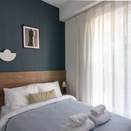 Trendy & Compact 2br W/ Free Parking #18 דירה